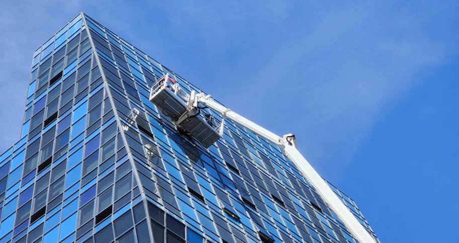 6 Tips For Commercial Window Cleaners