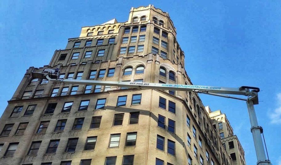 daily or weekly boom lift rentals in Brooklyn NYC