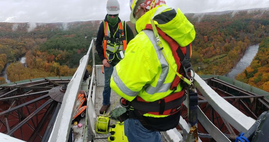 Boom lift Alpha Platforms Working at Heights When It’s Windy