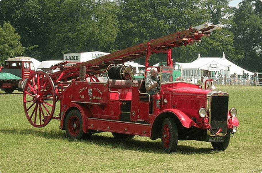 Vintage Fire Engine | Fire trucks, Fire apparatus, Fire engine (pinterest.ph)