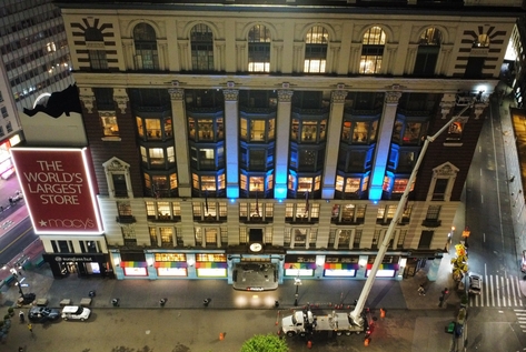 How to Inspect The World’s Largest Department Store Facade in Just Five Nights