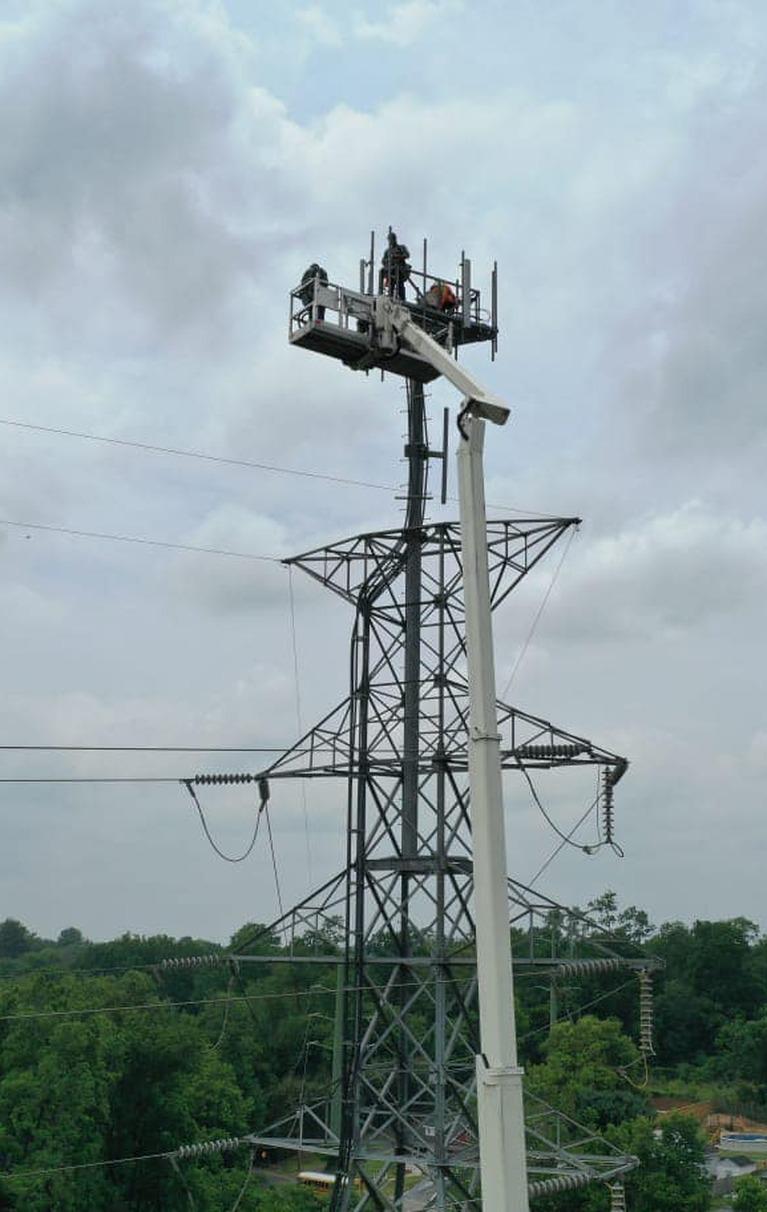 Alpha Platforms A-175 lift at Cell antenna replacement