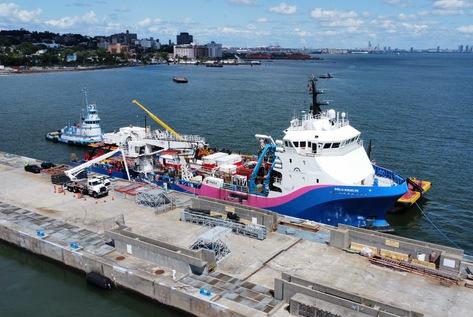 175' lift assisting crane ship maintenance