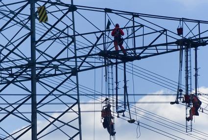 Boom Lifts for High Voltage Transmission Lines