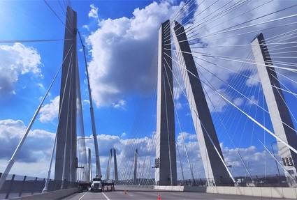 Boom Lifts for Bridges & Highways