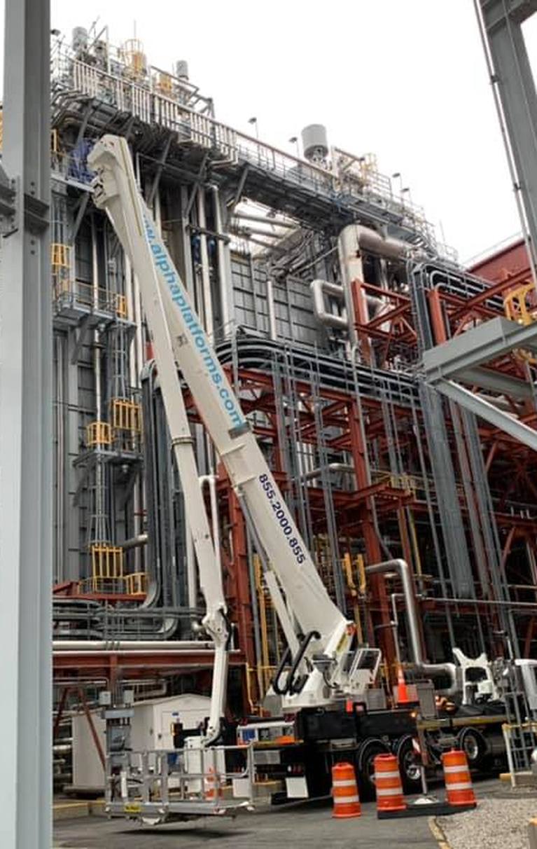 Boom Lifts for Oil Refineries